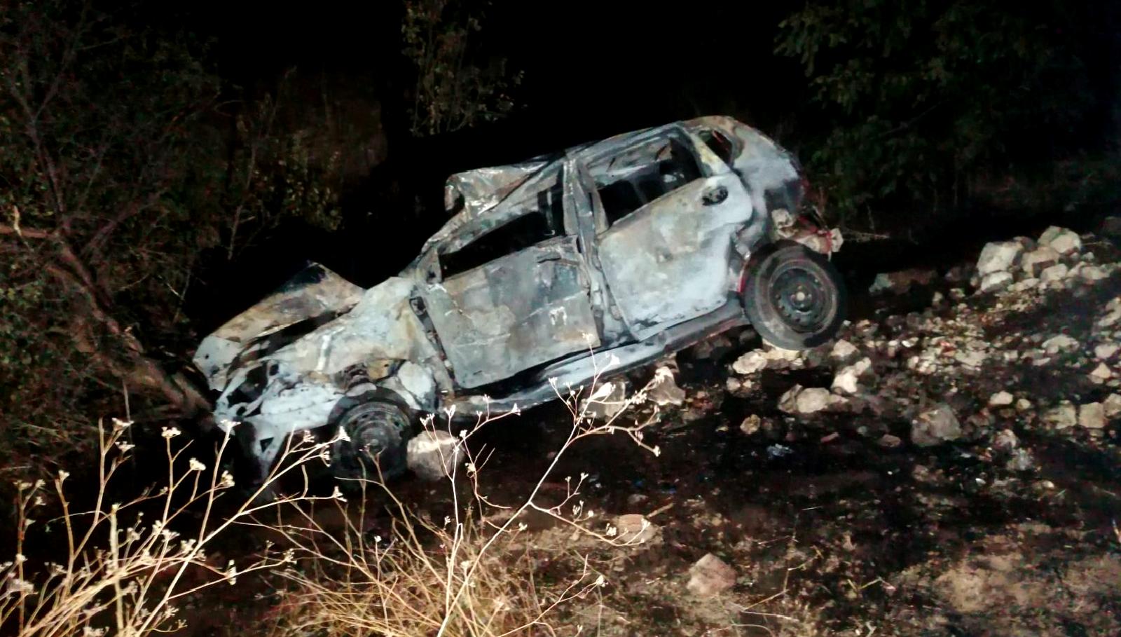 Erzincan'da meydana gelen korkunç kazada bir otobüs ve otomobil çarpıştı.