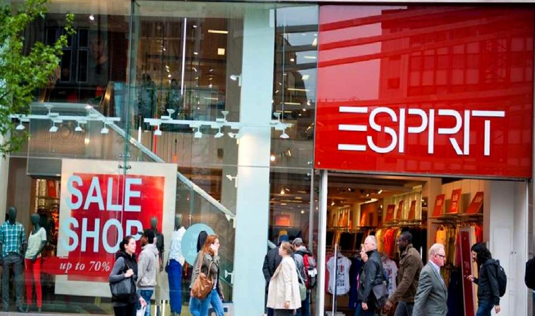 Esprit Moda Grubu 56 Mağazasını Kapatıyor Esprit Moda Grubu, 56 mağazasını kapatma kararı aldı. Bu önemli