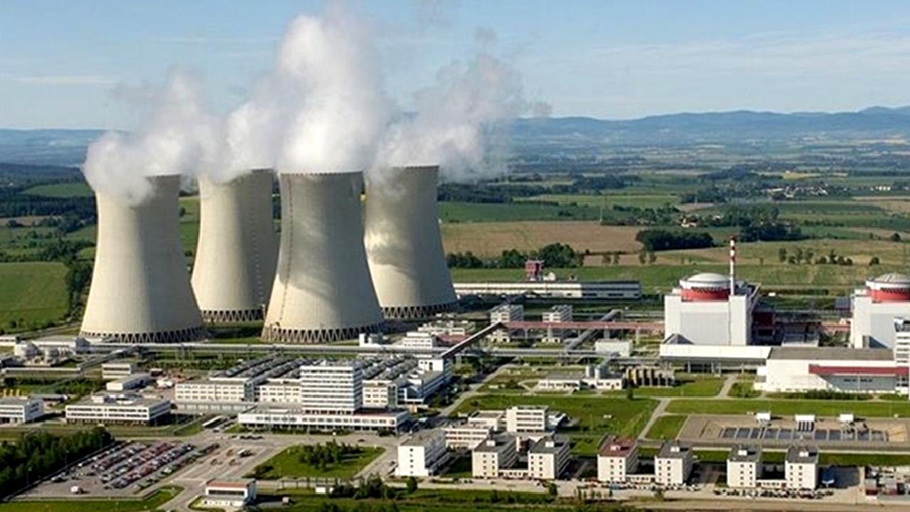 ExxonMobil ve Chevron'un 2023 ikinci çeyrek mali raporlarını keşfedin. Şirketlerin