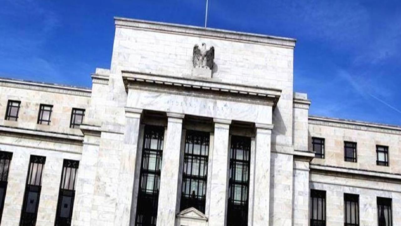 Fed'in faiz indirim tartışmaları ve istihdam verisinin ekonomideki kritik rolü