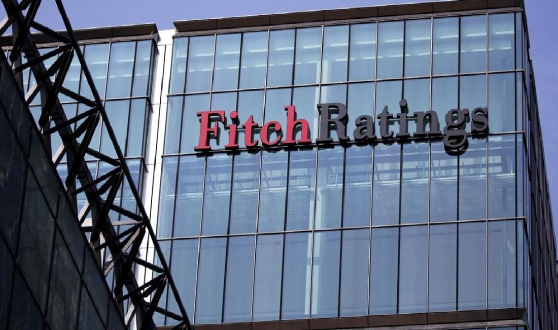 Fitch, İsrail'in kredi notunu düşürdüğünü açıkladı. Bu karar, ülkenin finansal