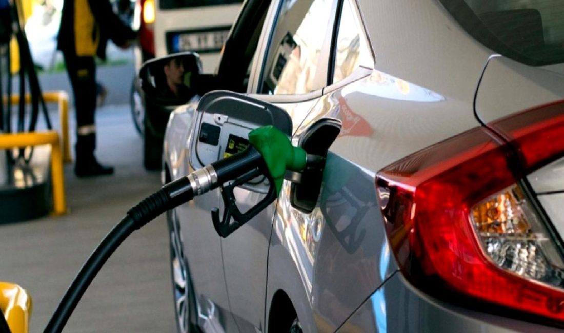 Güncel Akaryakıt Fiyatları (12 Ağustos 2024) 12 Ağustos 2024 tarihi itibarıyla güncel akaryakıt fiyatlarını öğrenin. Benzin,