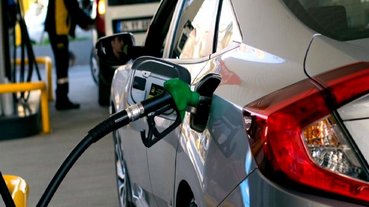 12 Ağustos 2024 tarihi itibarıyla güncel akaryakıt fiyatlarını öğrenin. Benzin,