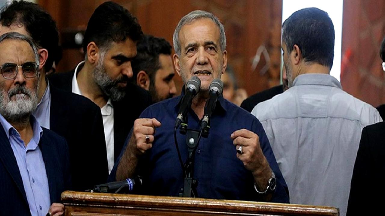 İran Cumhurbaşkanı Mesud Pezeşkiyan, yeni kabine adaylarını tanıtarak hükümetin geleceği