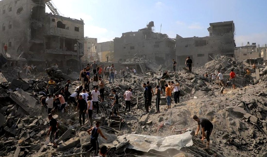 İsrail ordusunun Gazze'deki bir okula düzenlediği saldırıda 10 kişi hayatını