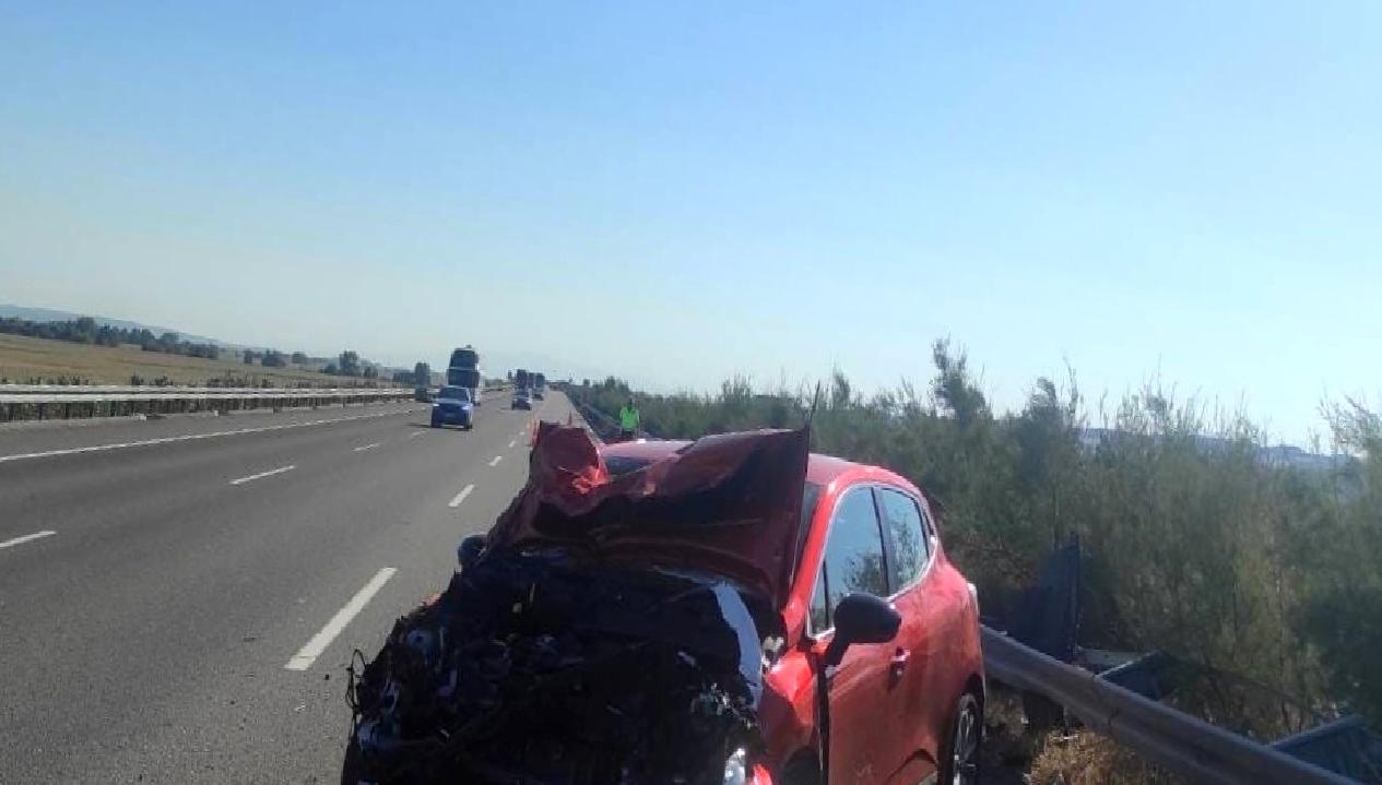 İstanbul-İzmir otoyolunda meydana gelen feci kaza, yolları kapattı ve trafik