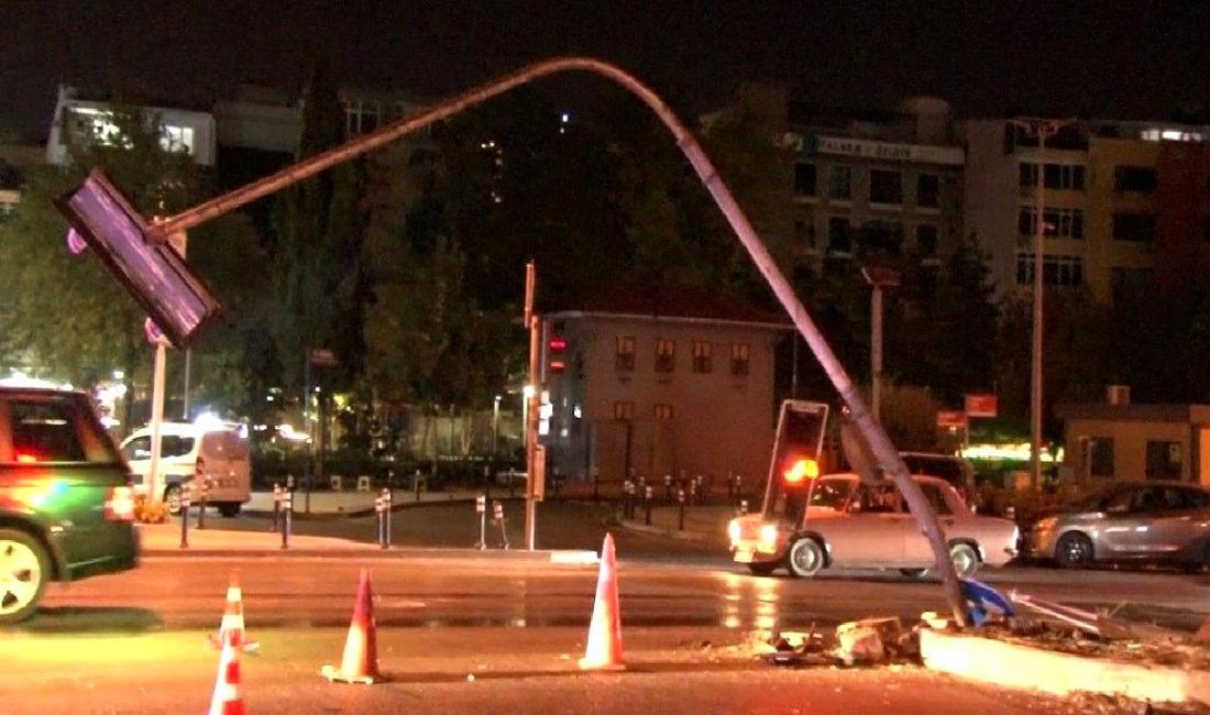 İstanbul Kartal'da meydana gelen trafik kazasında bir sürücü yaralandı. Olayla