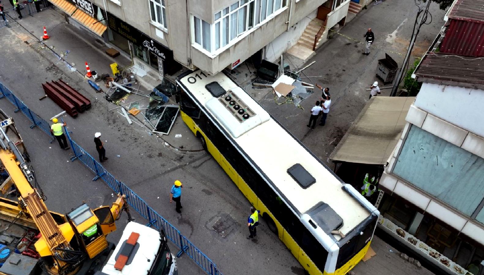 İstanbul Pendik'te meydana gelen İETT otobüsü kazasının ardından yıkım süreci