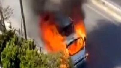 İstanbul'da seyir halindeki bir kamyonette çıkan yangın, sürücünün zamanında müdahalesiyle