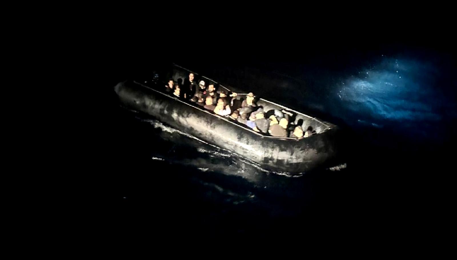 İzmir'de düzensiz göçmenlere yönelik gerçekleştirilen operasyonlar, güvenlik önlemleri ve insani