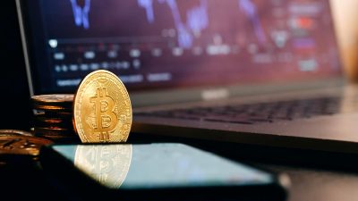 Kripto para piyasalarında yaşanan sert düşüşler, yatırımcıları endişeye sevk ediyor.