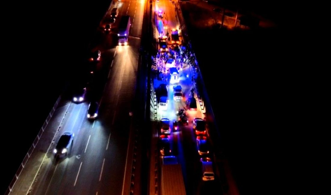 Küçük Melen Köprüsü'nde meydana gelen zincirleme kaza, bölgedeki trafik akışını