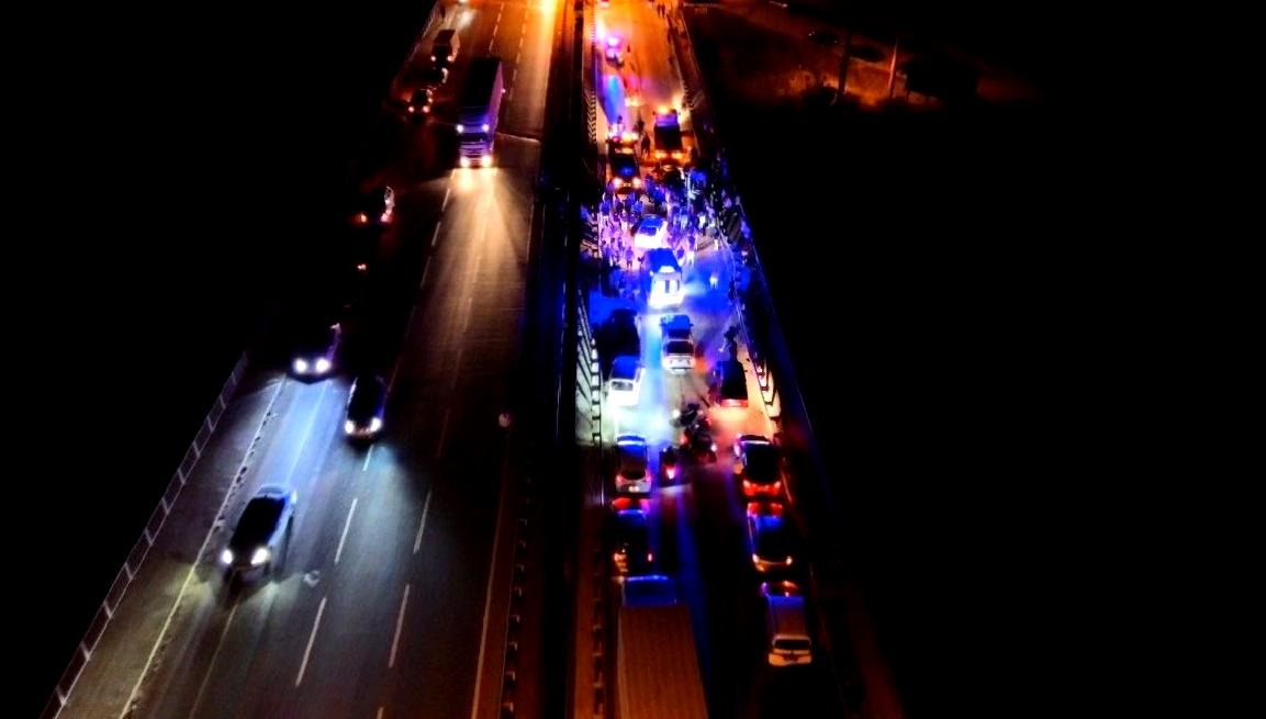 Küçük Melen Köprüsü'nde meydana gelen zincirleme kaza, bölgedeki trafik akışını