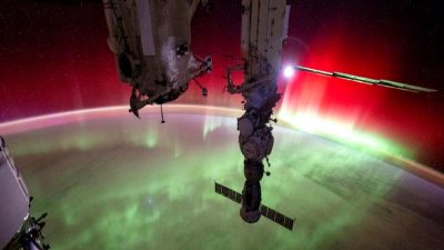 Matthew Dominick'in uzaydan çektiği auroralarla ilgili muhteşem görüntüler, gökyüzünün büyüleyici