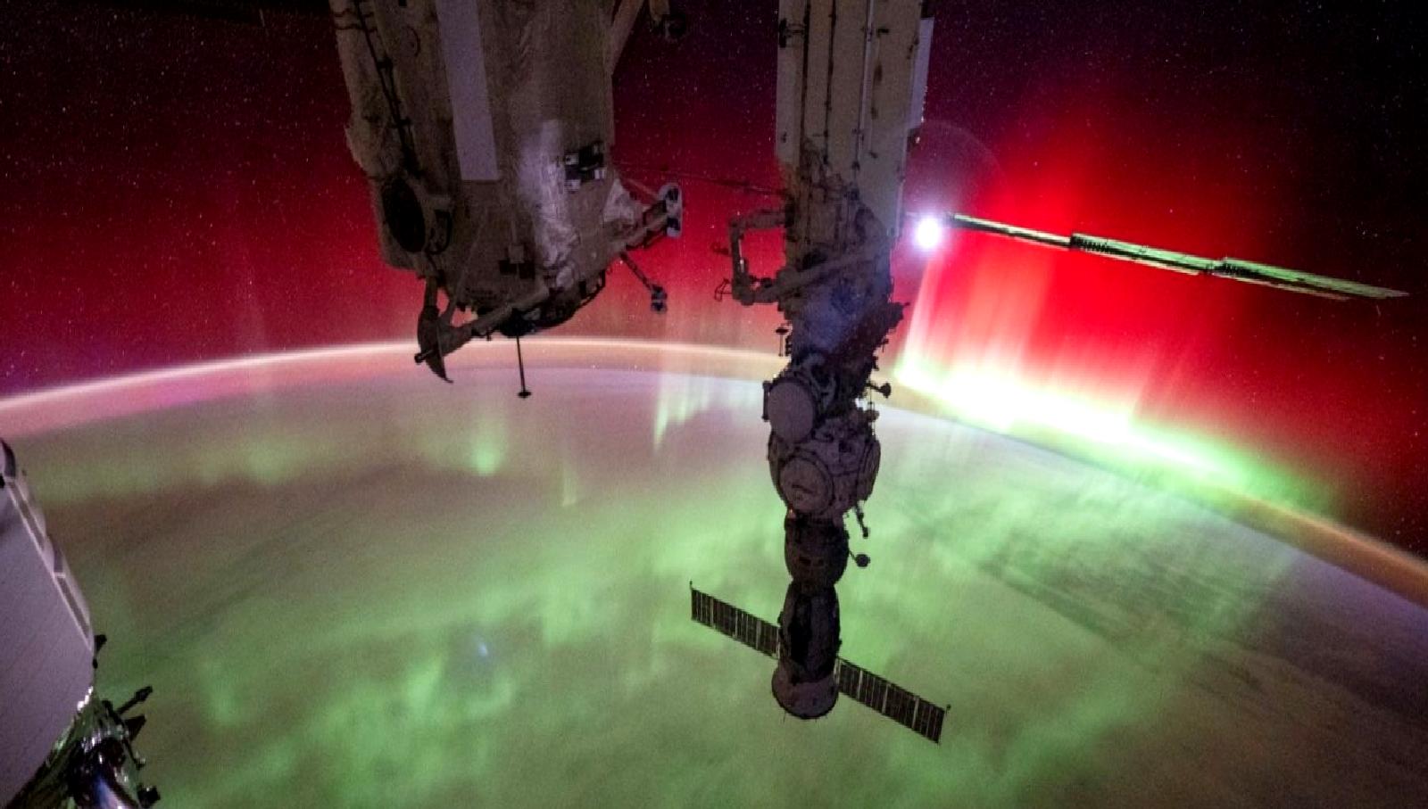 Matthew Dominick'in uzaydan çektiği auroralarla ilgili muhteşem görüntüler, gökyüzünün büyüleyici