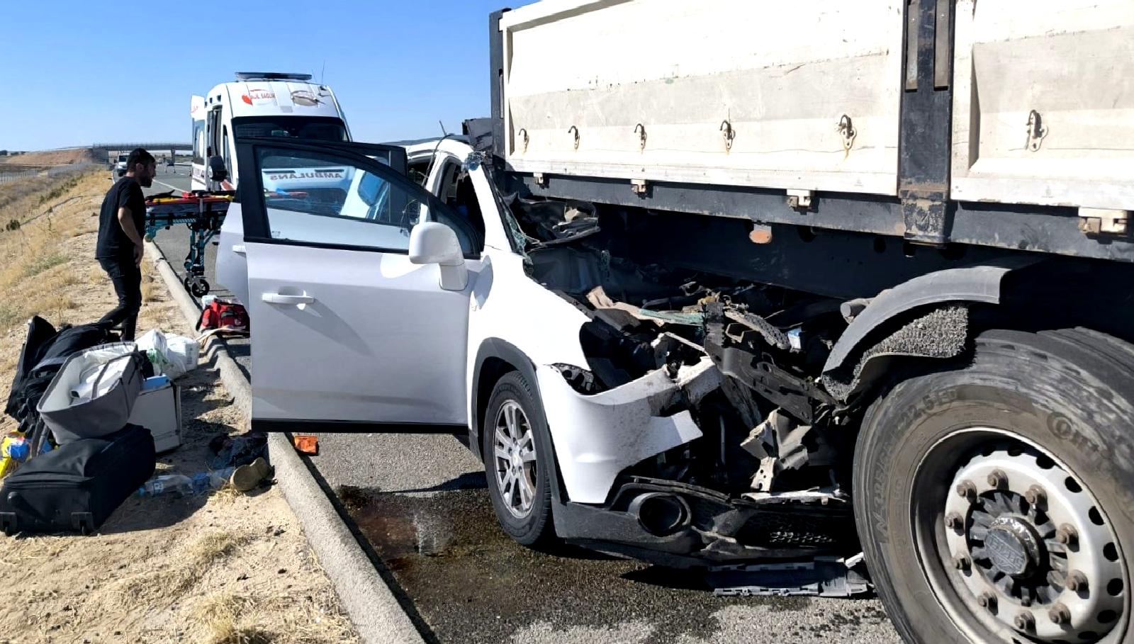 Niğde-Ankara Otoyolu'nda meydana gelen ciddi trafik kazası, birçok aracın karıştığı