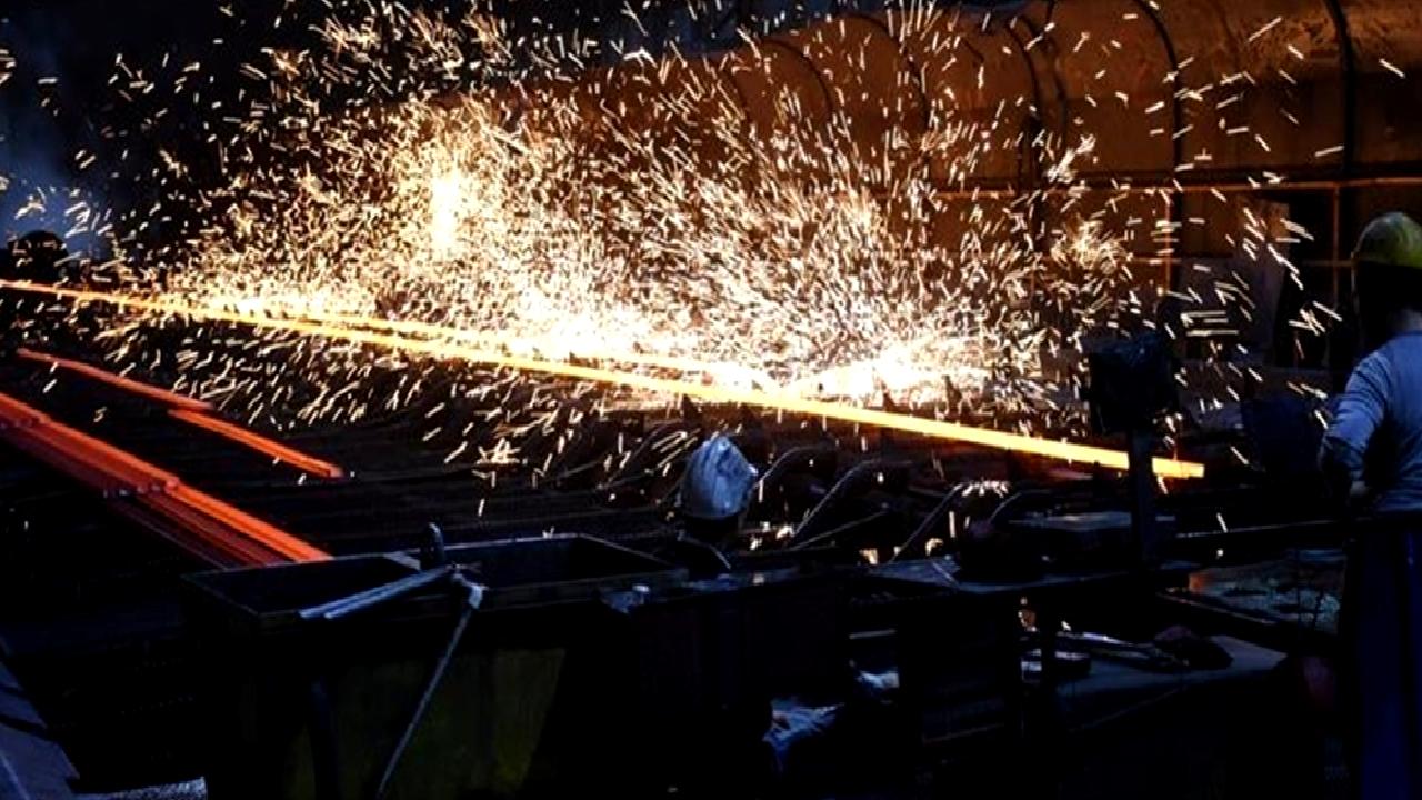 Sanayi üretimi Haziran 2024'te önemli bir düşüş yaşadı. Bu makalede,