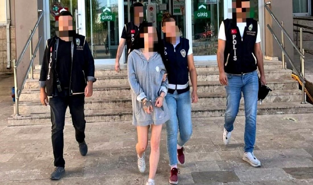 Sivas’ta Dini Değerlere Hakaret Eden Genç Kadın Tutuklandı Sivas'ta dini değerlere hakaret eden bir genç kadın tutuklandı. Olay,