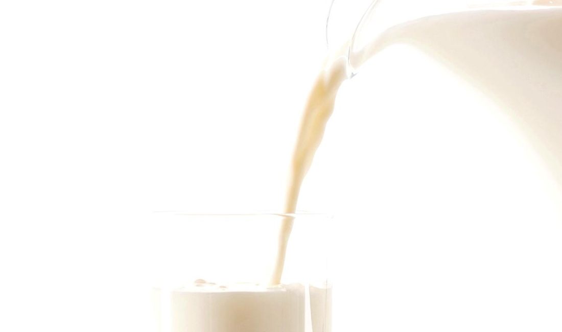 Süt Fiyatlarındaki Düşüş ve Üreticilerin Zorlukları Süt fiyatlarındaki düşüş, üreticileri zor durumda bırakıyor. Bu içerikte, fiyatların