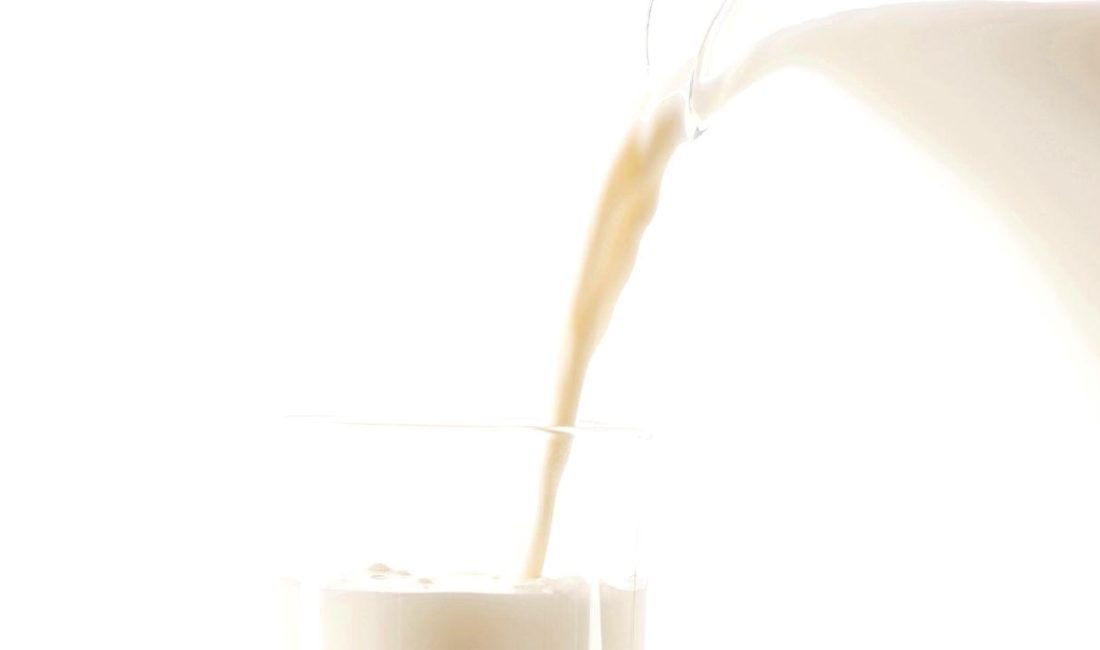 Süt Üreticileri Maliyetlerin Artmasıyla Zor Durumda Süt üreticileri, artan maliyetler nedeniyle zor bir dönemden geçiyor. Bu