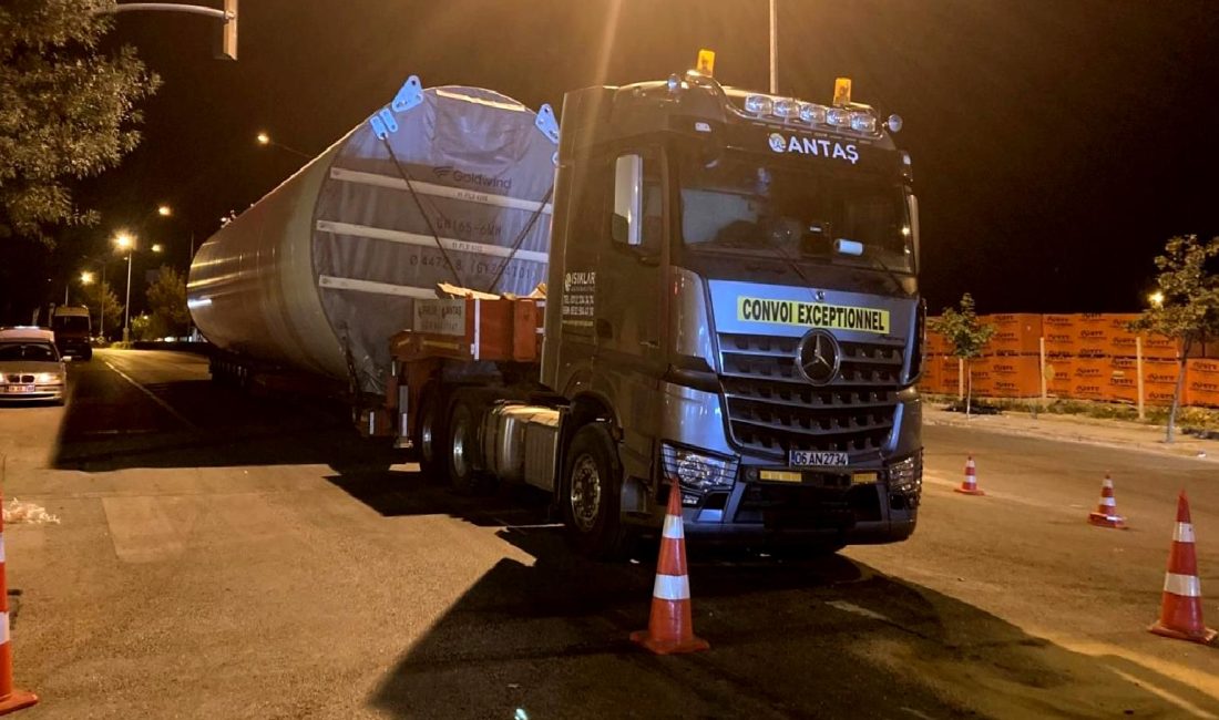 TIR Arızası Tramvay Seferlerini Aksattı TIR arızası nedeniyle tramvay seferleri aksadı. Yolcuların mağdur olmaması için