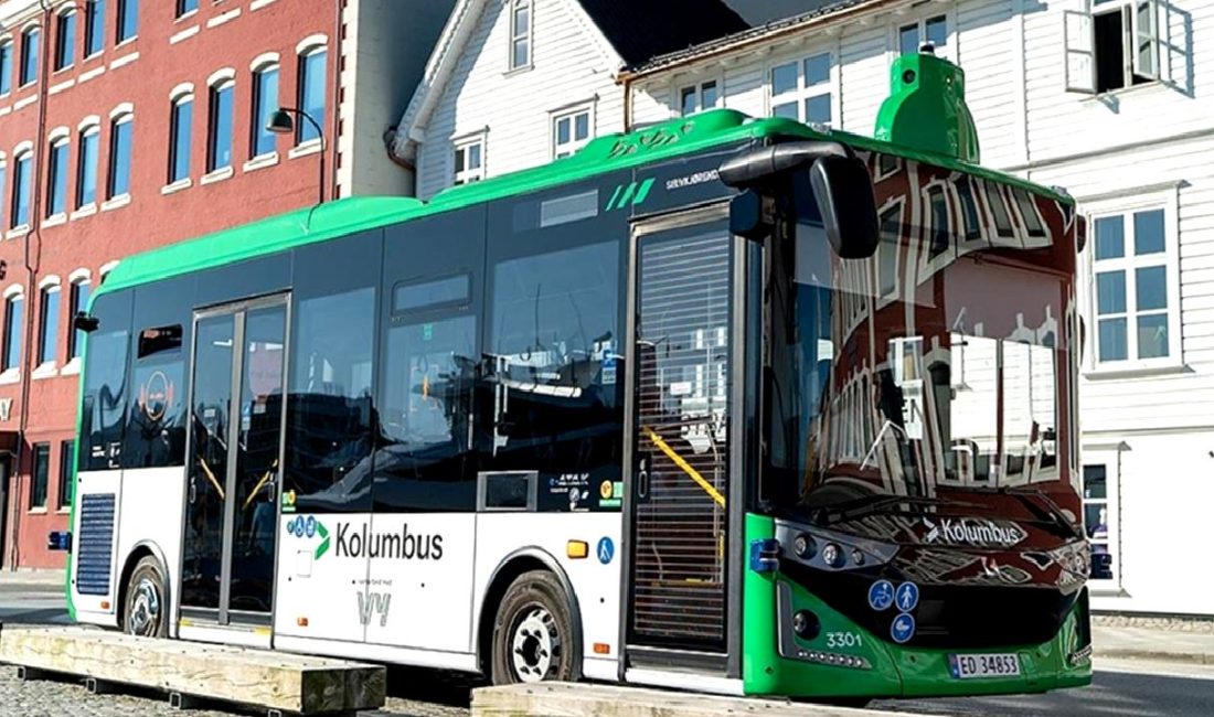 Türk Mühendislerden ABD’de İlk Seviye-4 Sürücüsüz Otobüs Türk mühendisler, ABD'de ilk Seviye-4 sürücüsüz otobüsü geliştirdi. Bu yenilikçi