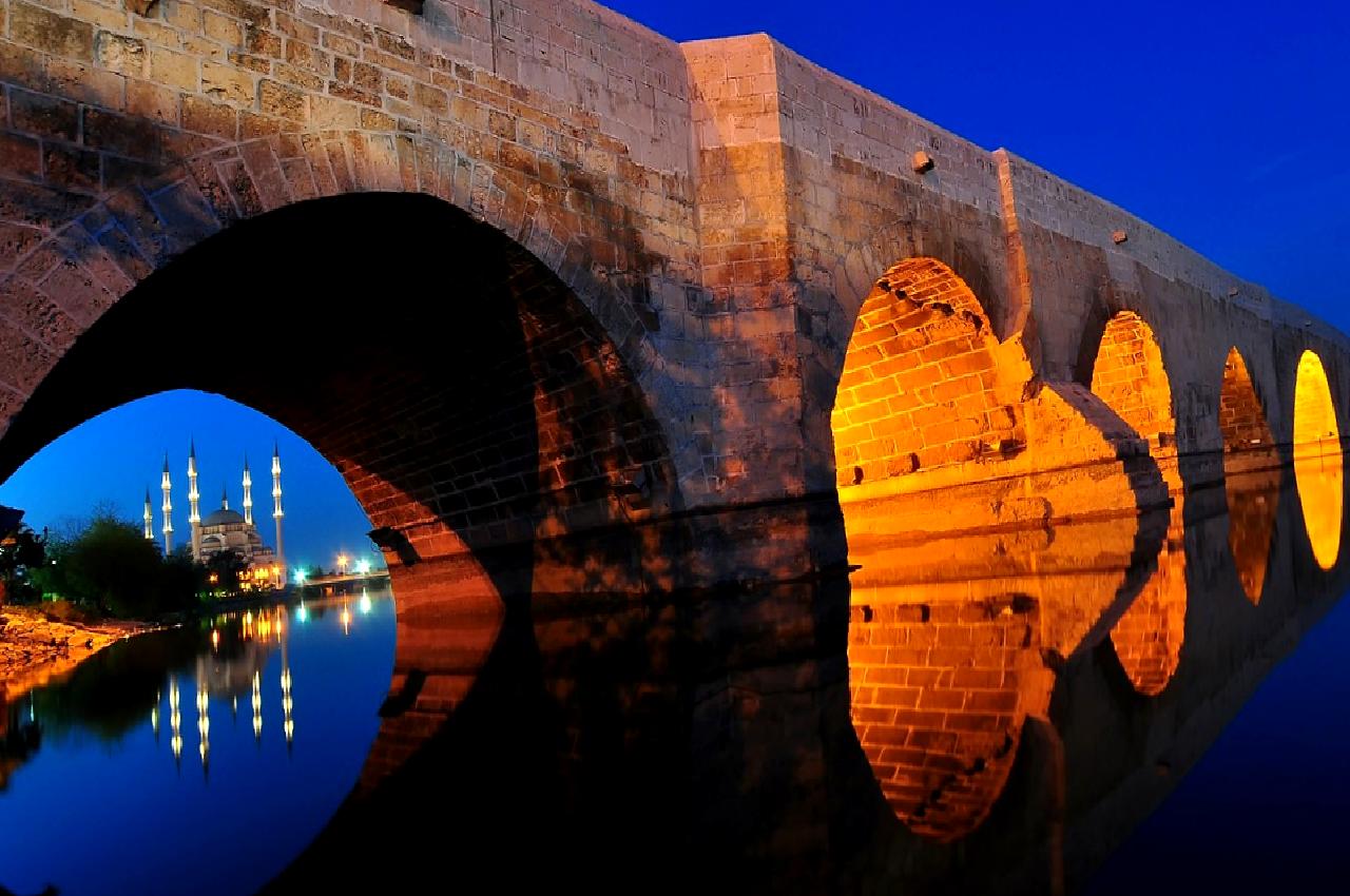 Adana'da gerçekleşen korkunç bir olayda Haceli A., annesini boğarak öldürdü.