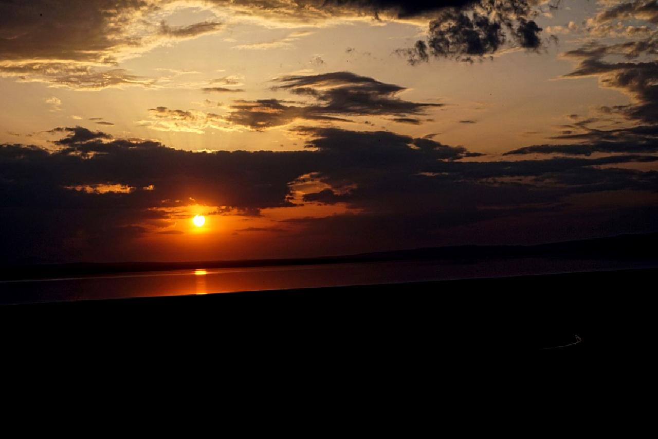 Ankara'da bisikletli iki kardeşin talihsiz bir kaza sonucu otomobilin çarpması