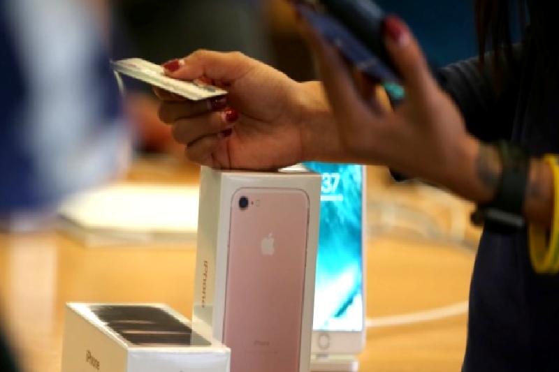 Apple, teknoloji dünyasını sarsacak yeni MacBook Pro modellerini tanıttı. Gelişmiş