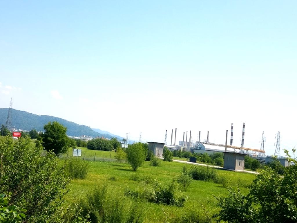 Arifiye'de yaşanan kimyasal koku alarmı, halkın endişelerine neden oldu. Yetkililer,