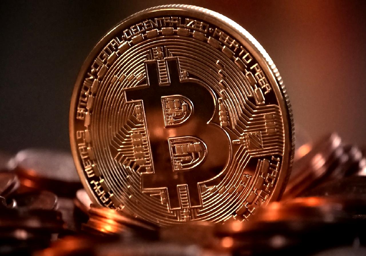 Bitcoin'in yükselişi ile ABD hisse piyasaları arasındaki temel farkları keşfedin.