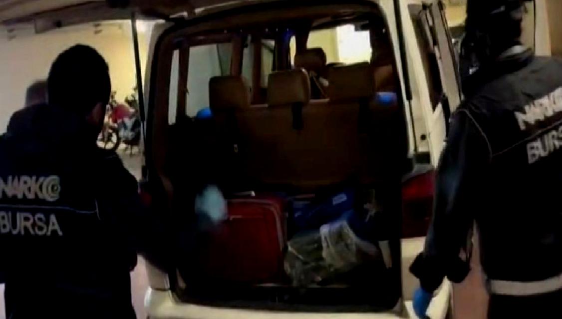 Bursa'da gerçekleştirilen uyuşturucu operasyonunda 28 kilo uyuşturucu madde ele geçirildi.