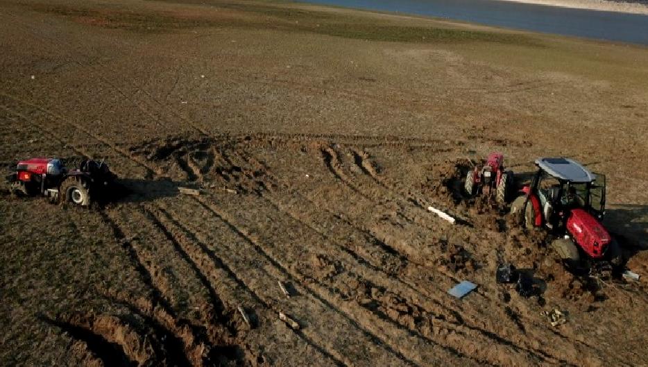 Bursa'nın Gölbaşı Barajı'nda yaşanan kuraklık sorunu, hem su kaynaklarını tehdit