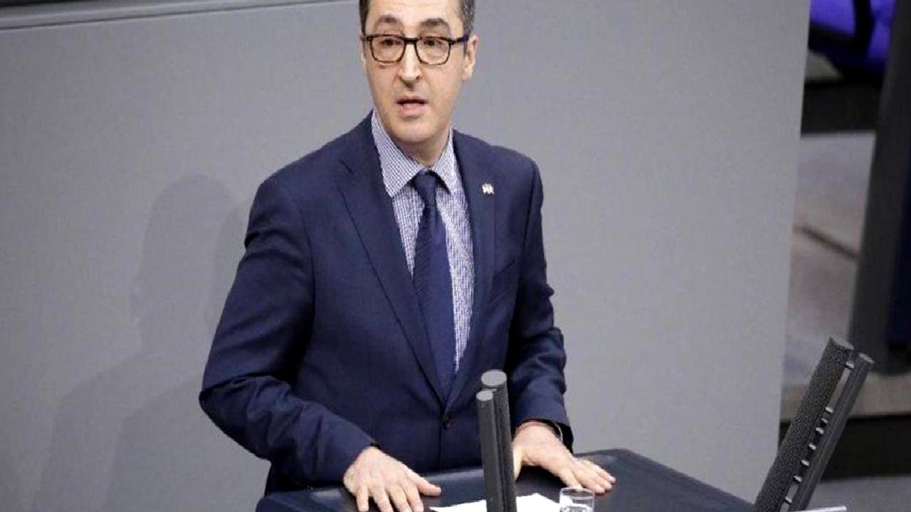 Cem Özdemir, Baden-Württemberg'de başbakan adaylığını duyurarak siyasi kariyerinde yeni bir