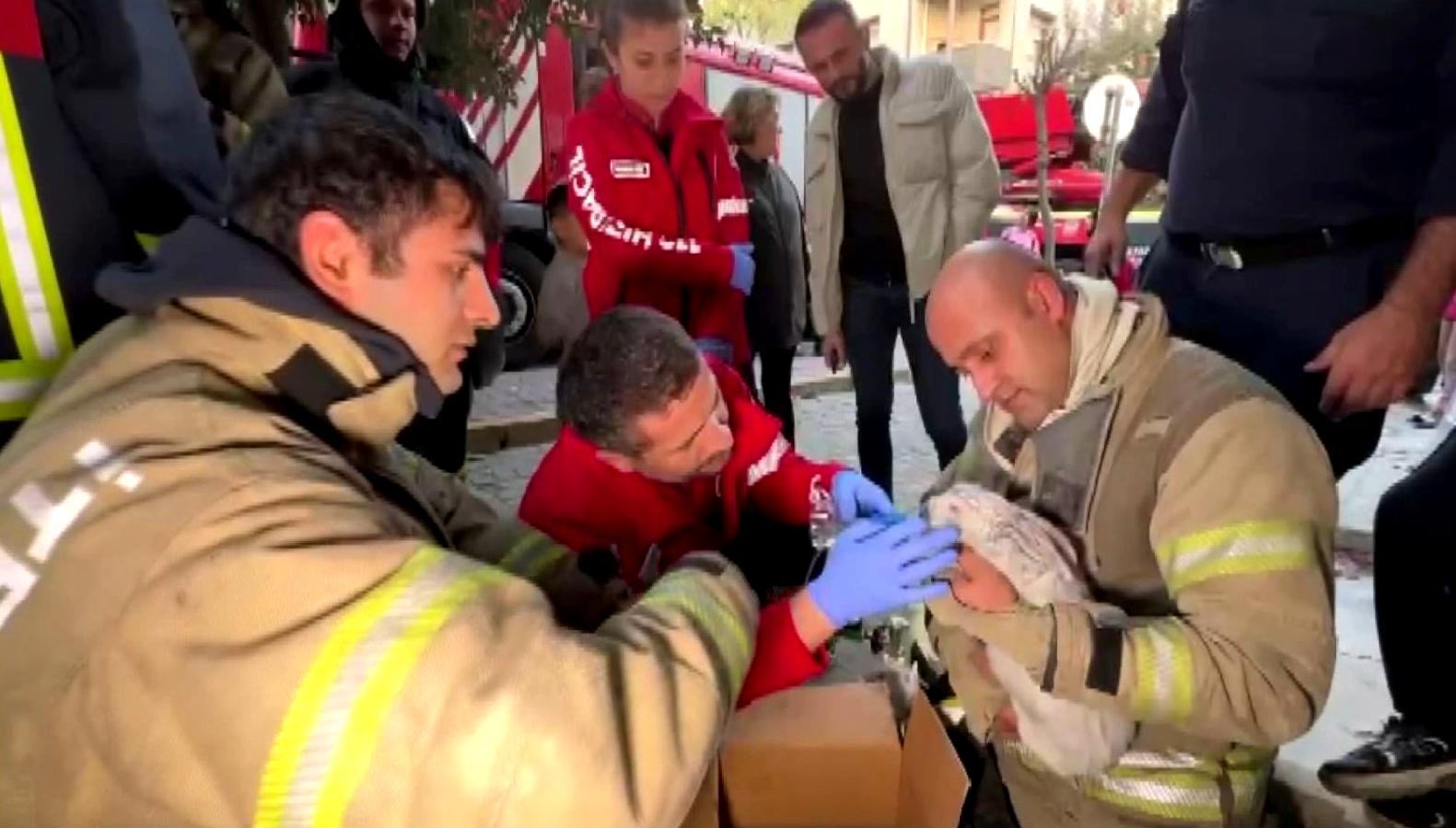 Denizköşkler Mahallesi'nde meydana gelen mutfak yangını, çevre sakinlerini tedirgin etti.