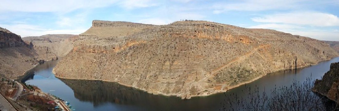 Diyarbakır’da Miting Yasağı Açıklaması Diyarbakır'da gerçekleştirilen miting yasağına dair resmi açıklamalar ve bu durumun