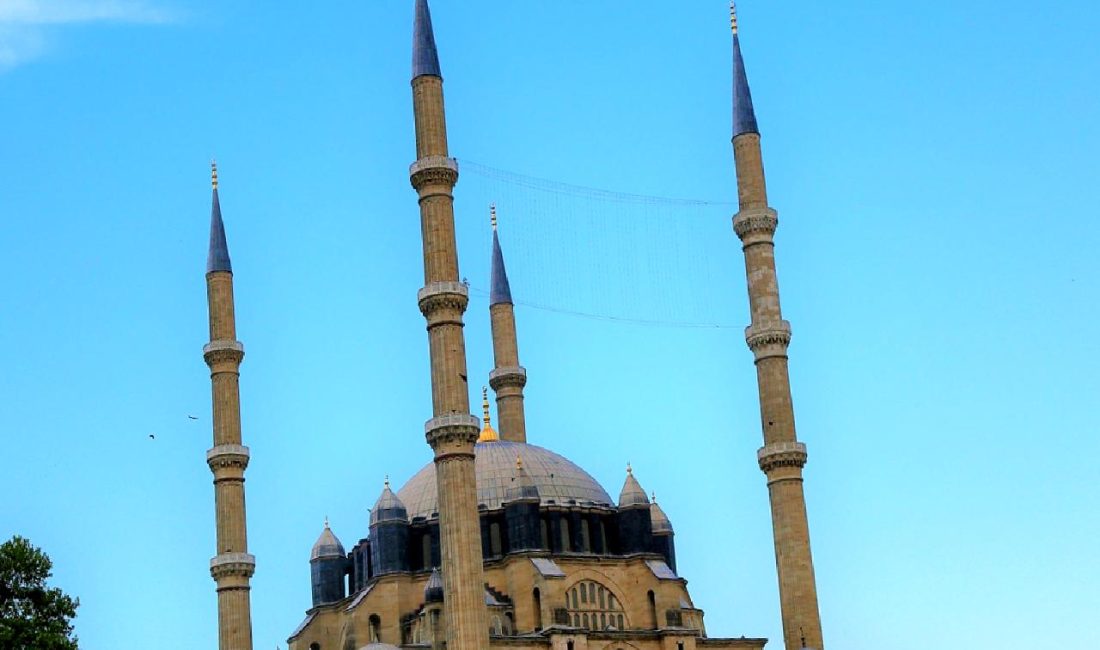 Edirne’de Motosiklet Kazası: Sertan Yüksel Hayatını Kaybetti Edirne'de meydana gelen motosiklet kazasında Sertan Yüksel hayatını kaybetti. Olayın