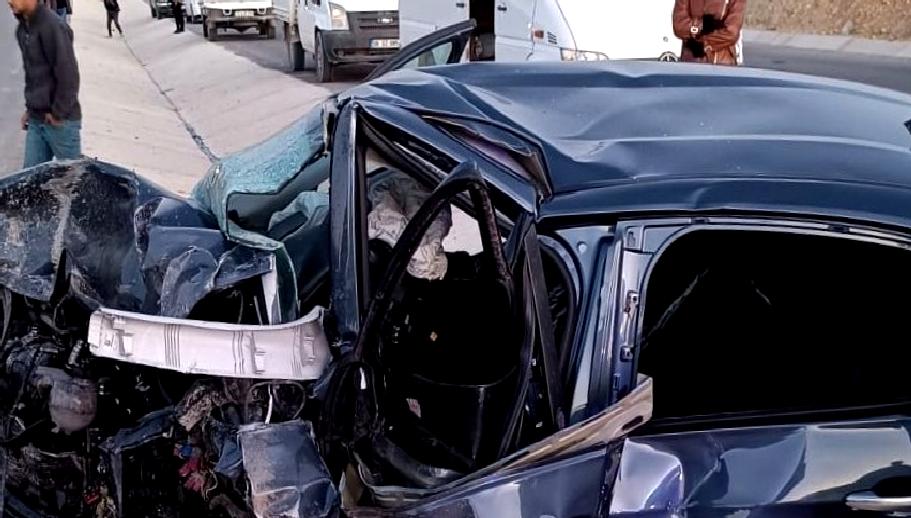 Feci Trafik Kazası: 3 Kişi Hayatını Kaybetti Feci bir trafik kazasında üç kişi hayatını kaybetti. Olayın detayları,
