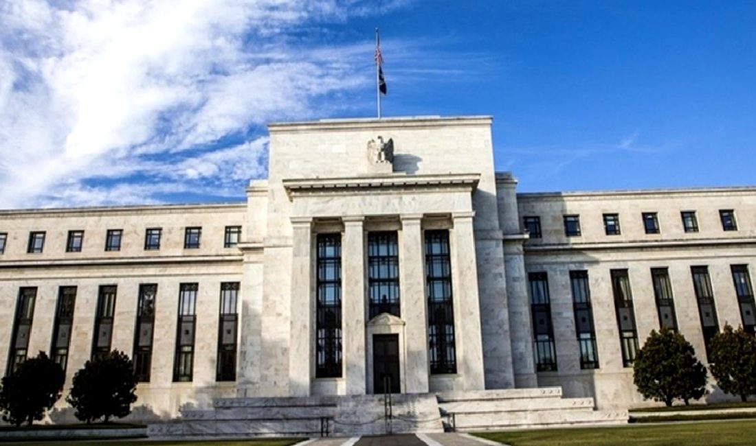 Fed’in Ekim Ayı Bej Kitap Raporu: Ekonomik Durum Değerlendirmesi Fed'in Ekim Ayı Bej Kitap Raporu, ABD ekonomisindeki güncel durumu