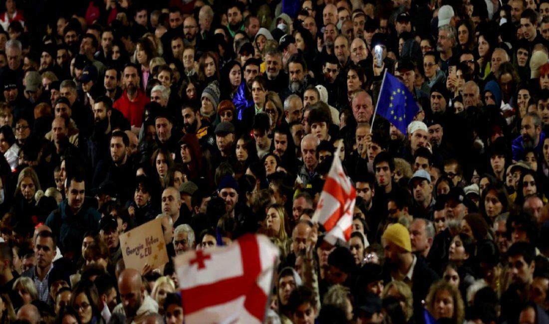 Gürcistan'da Parlamento seçimlerini protesto eden gösteriler, halkın siyasi iradesini ve