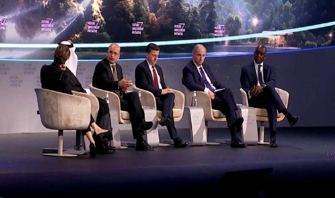 Hazine ve Maliye Bakanı Mehmet Şimşek’in Suudi Arabistan Ziyareti Hazine ve Maliye Bakanı Mehmet Şimşek'in Suudi Arabistan ziyareti, iki