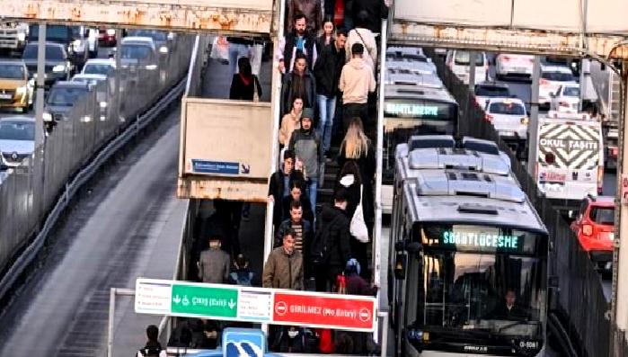 İstanbul Büyükşehir Belediyesi, Cumhuriyet Bayramı'nda vatandaşlara ücretsiz ulaşım imkanı sunarken,
