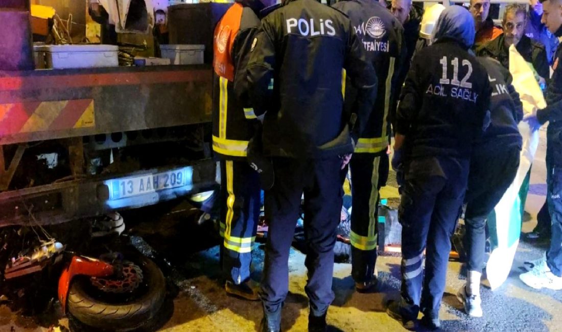İpekyolu’nda Motosiklet Kazası: 1 Ölü, 2 Yaralı İpekyolu'nda meydana gelen motosiklet kazasında 1 kişi hayatını kaybetti, 2