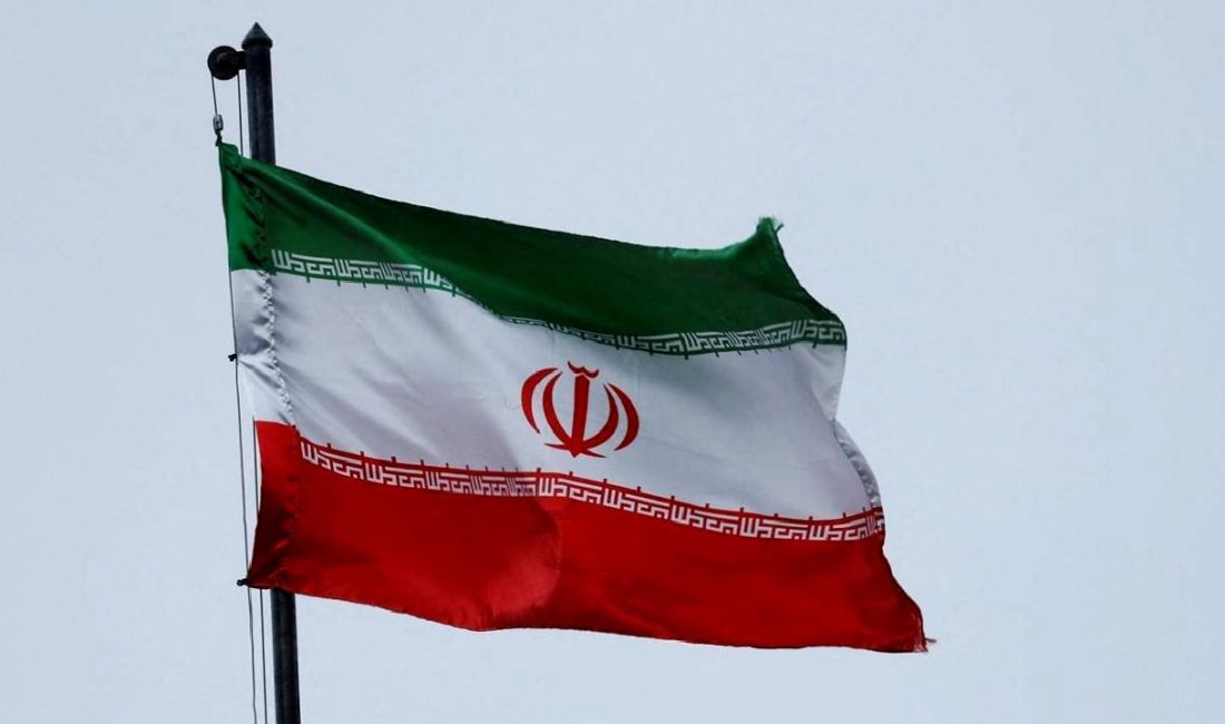 İran’dan İsrail’e Saldırılara Tepki İran, İsrail'e yönelik son saldırılara sert bir şekilde tepki gösterdi.