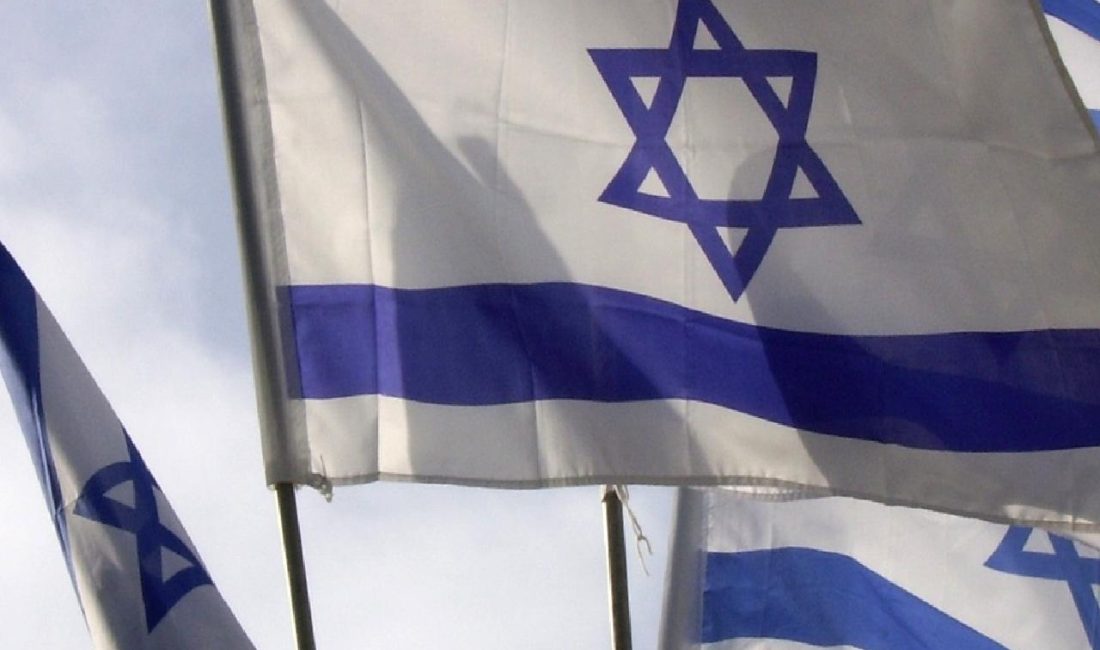 İsrail’de Yurt Dışına Göç Eğilimleri Artıyor İsrail'de yurt dışına göç eğilimleri artıyor. Ekonomik, sosyal ve politik