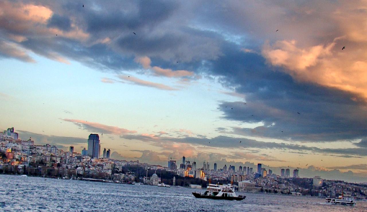 İstanbul Boğazı'nda B LINE kuru yük gemisi, makine arızası nedeniyle