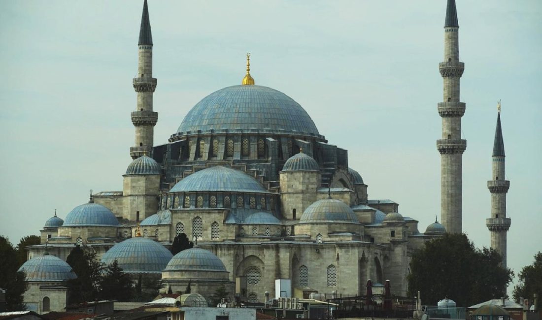 İstanbul'da alkollü sürücünün İETT otobüsüyle çarpışması sonucu meydana gelen kaza,
