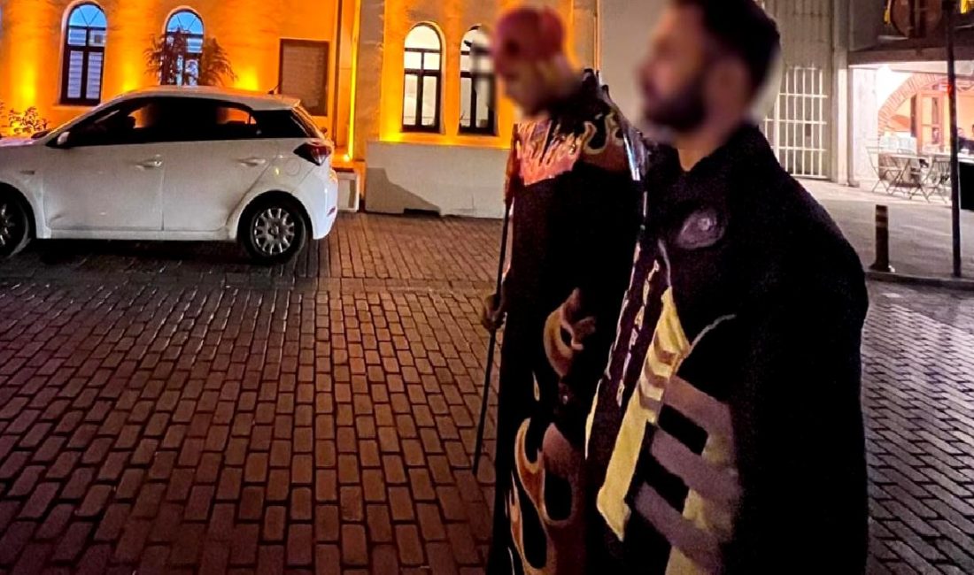 İstanbul'da düzenlenen kostümlü koşu, katılımcılar ve araçlar arasında yaşanan yoğun