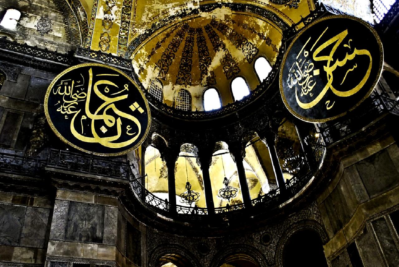 İstanbul'da etkili olan kuvvetli yağışlar, uçuş trafiğinde ciddi aksamalar yaratıyor.