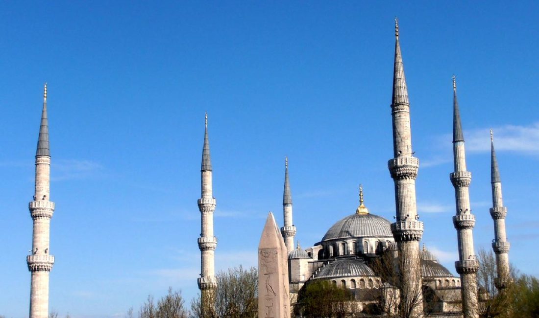 İstanbul'da meydana gelen silahlı kavga sonucunda 4 kişi yaralandı. Olayın